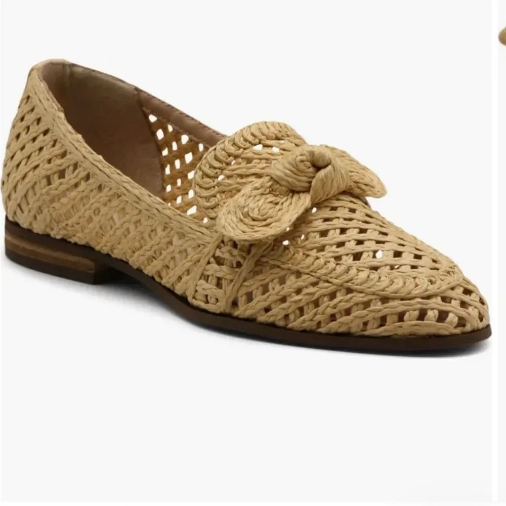 BRAND NEW CHARLES DAVID  FINITE BOWNOT WATER RESISTANT RAFFIA  LOAFER (WOMEN)